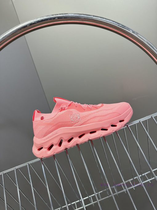 Loewe x On Cloudtilt, a lightweight couple's sports and leisure shoe co branded by Loewe and0nv14c8w - Image 6
