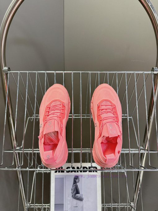 Loewe x On Cloudtilt, a lightweight couple's sports and leisure shoe co branded by Loewe and0nv14c8w - Image 7