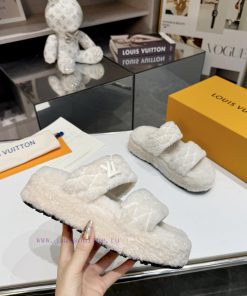 Complete set of high-end gift box packagingLoui& Vuitto& 2024Flat bottomed sandals 🦋 ️Detailj4jtvh0m