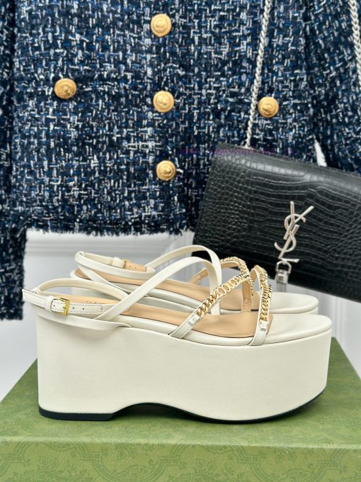 Gucci24S Spring/Summer New Product ShowThick soled chain sandalsG Home is reflecting a sense4yk61fsf