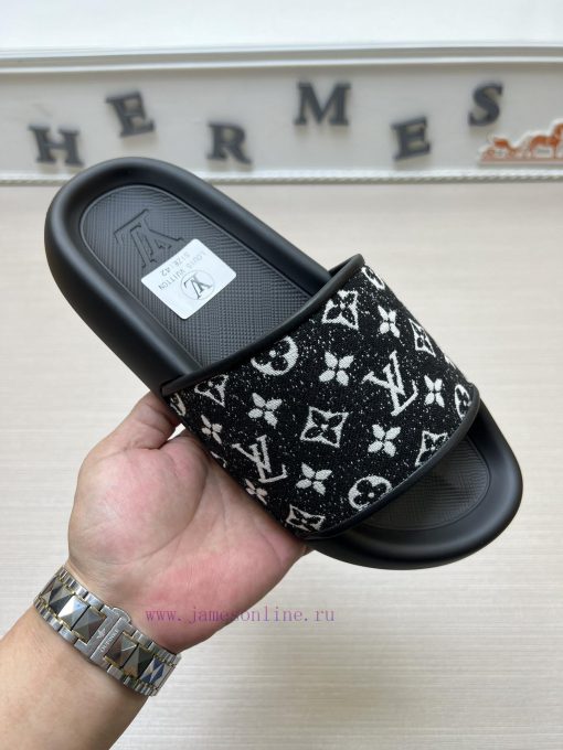 LV Louis Vuitton's popular men's slippers on the official website are now available for sale7nn8paz3