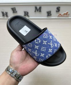 LV Louis Vuitton's popular men's slippers on the official website are now available for saler5d5604f