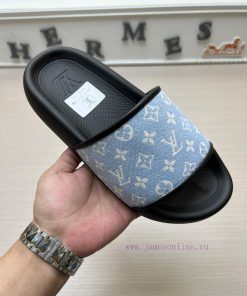 LV Louis Vuitton's popular men's slippers on the official website are now available for salevs9qhjf0