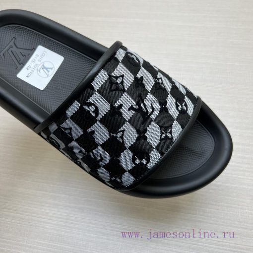 LV Louis Vuitton's popular men's slippers on the official website are now available for sale2rr2ry5b - Image 7