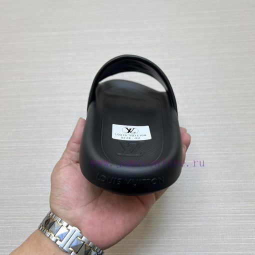 LV Louis Vuitton's popular men's slippers on the official website are now available for sale2rr2ry5b - Image 8