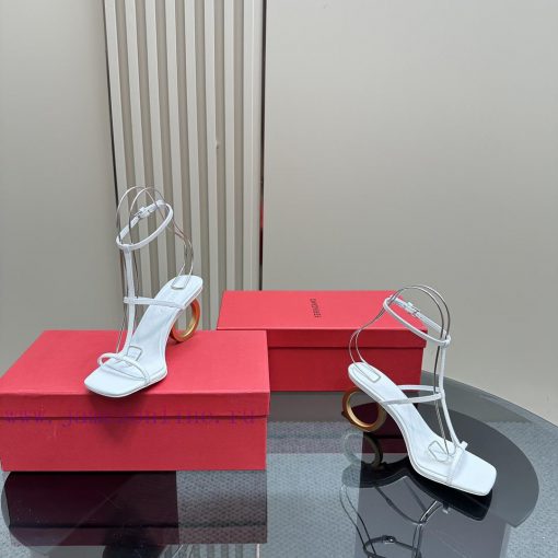 The new FERRAGAMO2024 sandals draw inspiration from classic shoe styles, combining outstandipcq8i1kq - Image 7