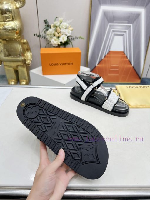 p. Louis Vuitton's spring and summer new slippers are hot on the market, with 11 high-end cu6mr1jw7b - Image 5