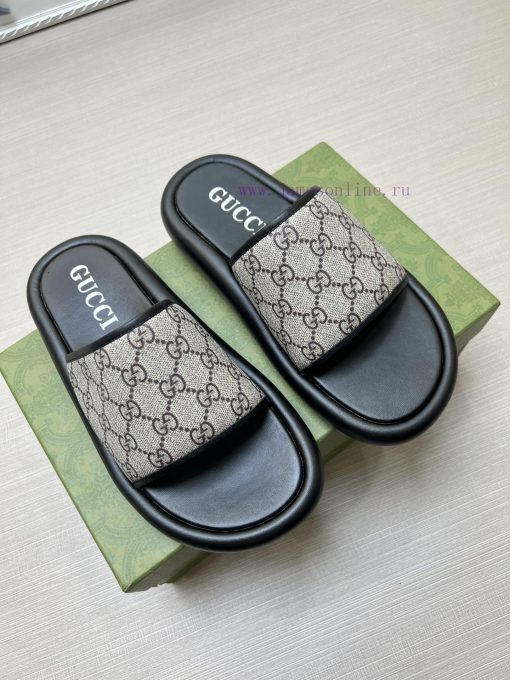 GucciGucci men's fashionable slippers are a must-have for spring and summer. The shoe surfack7nqocus - Image 4