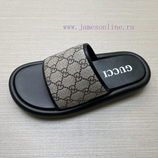 GucciGucci men's fashionable slippers are a must-have for spring and summer. The shoe surfack7nqocus - Image 9