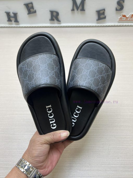GucciGucci men's fashionable slippers are a must-have for spring and summer. The shoe surfackaugmf0z - Image 3