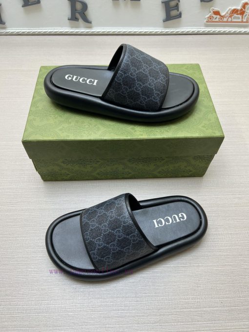 GucciGucci men's fashionable slippers are a must-have for spring and summer. The shoe surfackaugmf0z - Image 5