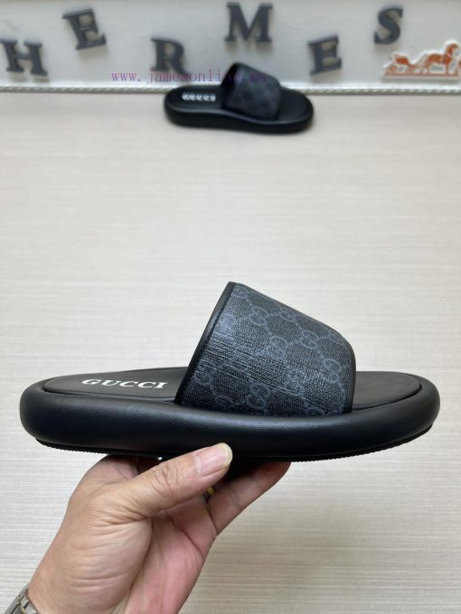 GucciGucci men's fashionable slippers are a must-have for spring and summer. The shoe surfackaugmf0z - Image 6