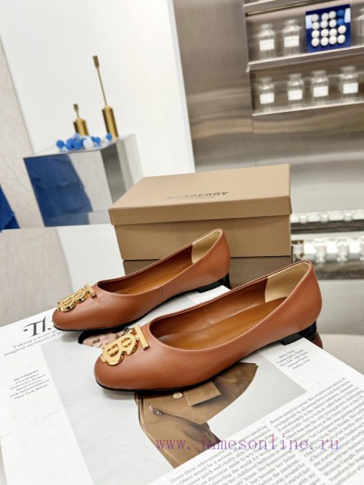 Burberry's classic plaid flat shoes are the least picky and age limited shoes to date. Everydgad4yh4 - Image 3