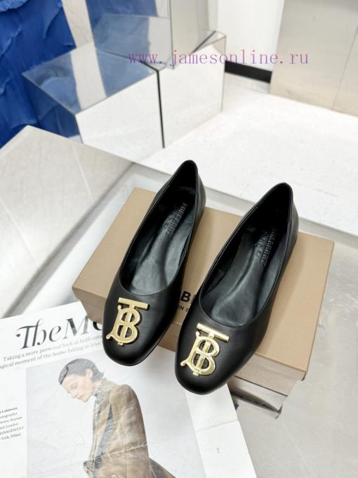 Burberry's classic plaid flat shoes are the least picky and age limited shoes to date. Everydw7dbifr - Image 2