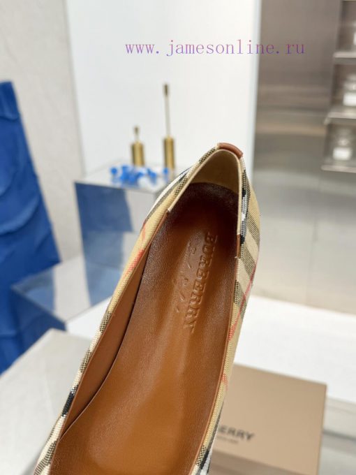 Burberry's classic plaid flat shoes are the least picky and age limited shoes to date. Everyoqrmke8b - Image 6