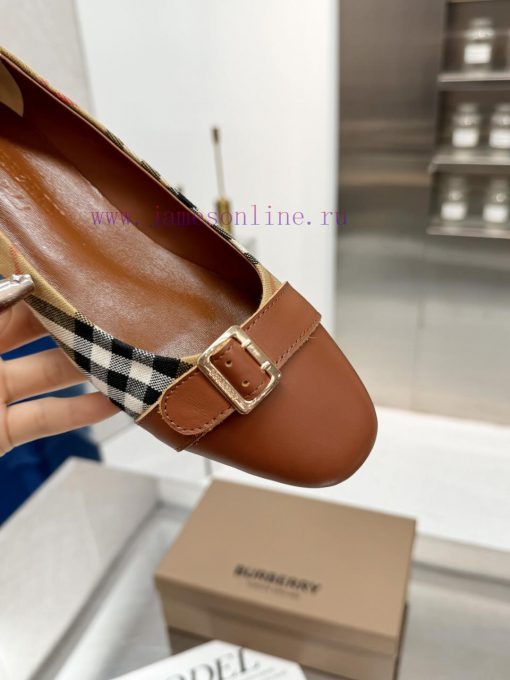 Burberry's classic plaid flat shoes are the least picky and age limited shoes to date. Everyoqrmke8b - Image 7
