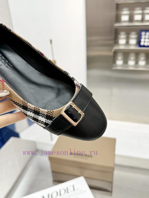Burberry's classic plaid flat shoes are the least picky and age limited shoes to date. Everybyu7ynx2 - Image 3