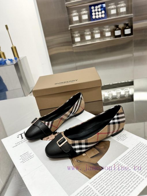 Burberry's classic plaid flat shoes are the least picky and age limited shoes to date. Everybyu7ynx2 - Image 4