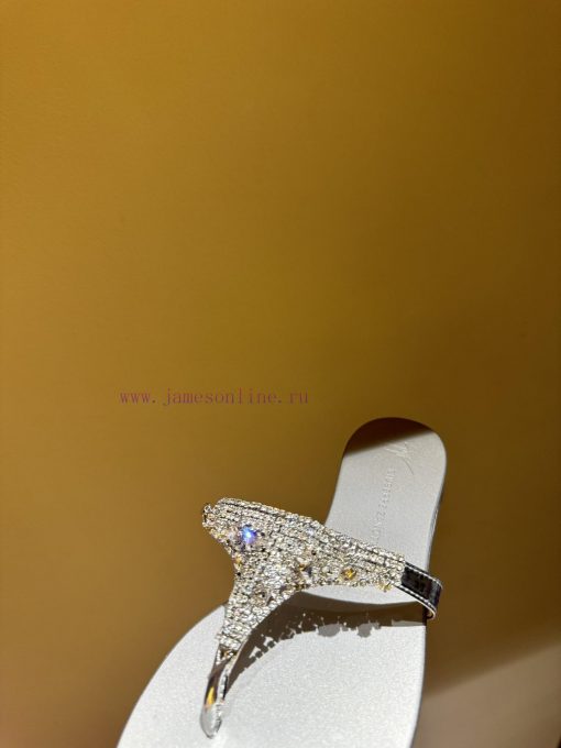 The mostGIUSEPPE ZANOTTI GZ's pair of rhinestone slippersThis series of slippers really givec57ypen5 - Image 6
