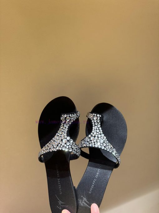 The mostGIUSEPPE ZANOTTI GZ's pair of rhinestone slippersThis series of slippers really give7ncqiavv - Image 8