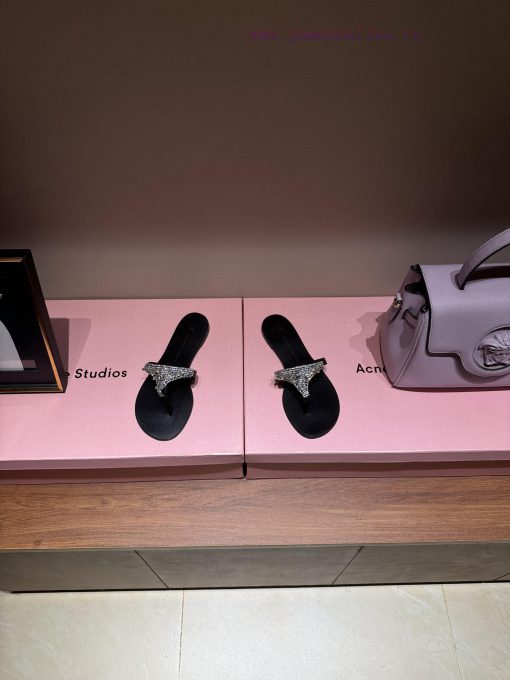 The mostGIUSEPPE ZANOTTI GZ's pair of rhinestone slippersThis series of slippers really give51qhwn1h - Image 4