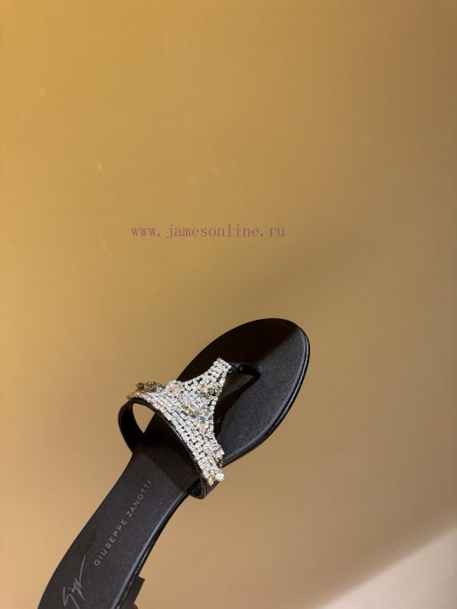 The mostGIUSEPPE ZANOTTI GZ's pair of rhinestone slippersThis series of slippers really give51qhwn1h - Image 9