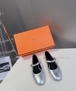 Hermes Autumn/Winter New Collection Mary JaneThe only H family strap Mary Jane's minimalist y8kwa5g2