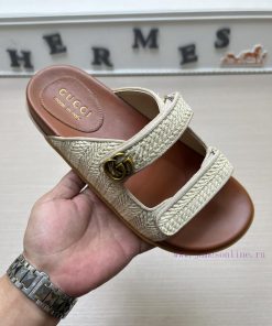 GucciGucci's popular men's fashion slippers are a must-have for spring and summer. The shoe tg7rasrd