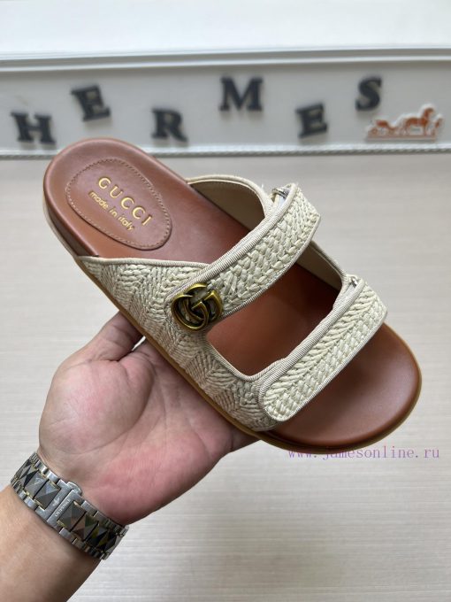 GucciGucci's popular men's fashion slippers are a must-have for spring and summer. The shoe tg7rasrd