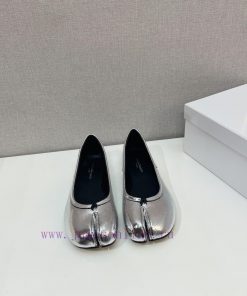 Upgraded version, MaisonMargiela Martin Margiela, a classic split toe single shoe Half a tra7s0tc87k