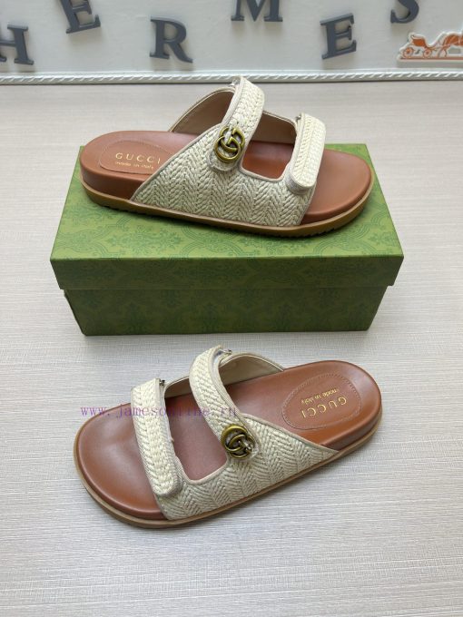 GucciGucci's popular men's fashion slippers are a must-have for spring and summer. The shoe tg7rasrd - Image 5