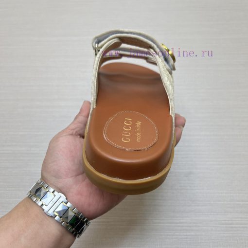 GucciGucci's popular men's fashion slippers are a must-have for spring and summer. The shoe tg7rasrd - Image 8