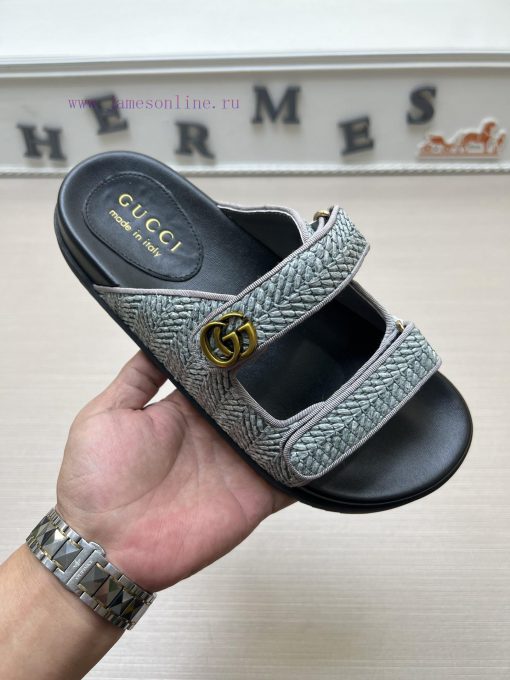 GucciGucci's popular men's fashion slippers are a must-have for spring and summer. The shoe qe99ewti - Image 2