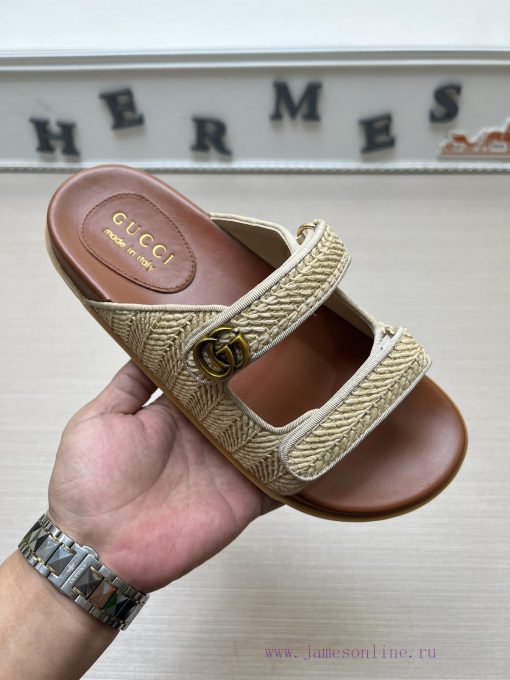 GucciGucci's popular men's fashion slippers are a must-have for spring and summer. The shoe7w9wdsdd
