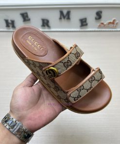 GucciGucci's popular men's fashion slippers are a must-have for spring and summer. The shoe qzogqwd2