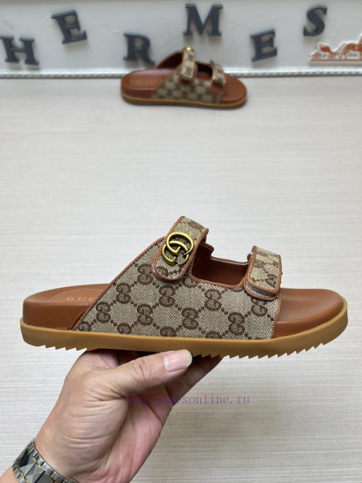 GucciGucci's popular men's fashion slippers are a must-have for spring and summer. The shoe qzogqwd2 - Image 6