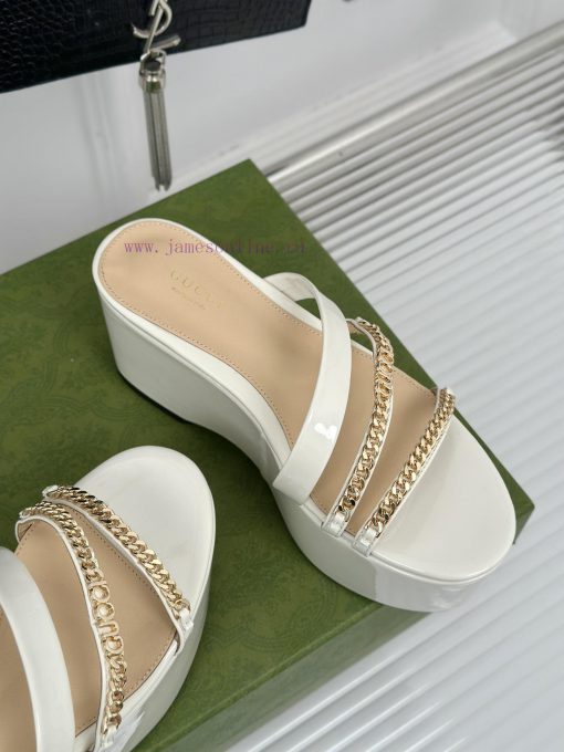 Gucci24S Spring/Summer New Product ShowThick soled chain slippersG Home is reflecting a sens0npvka2j - Image 6