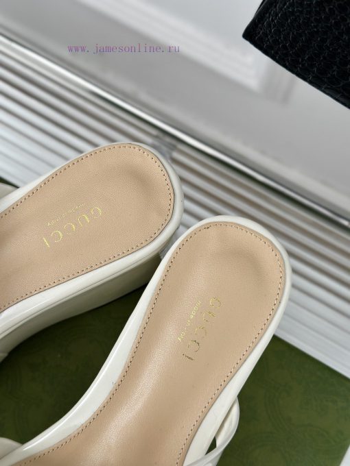 Gucci24S Spring/Summer New Product ShowThick soled chain slippersG Home is reflecting a sens0npvka2j - Image 9