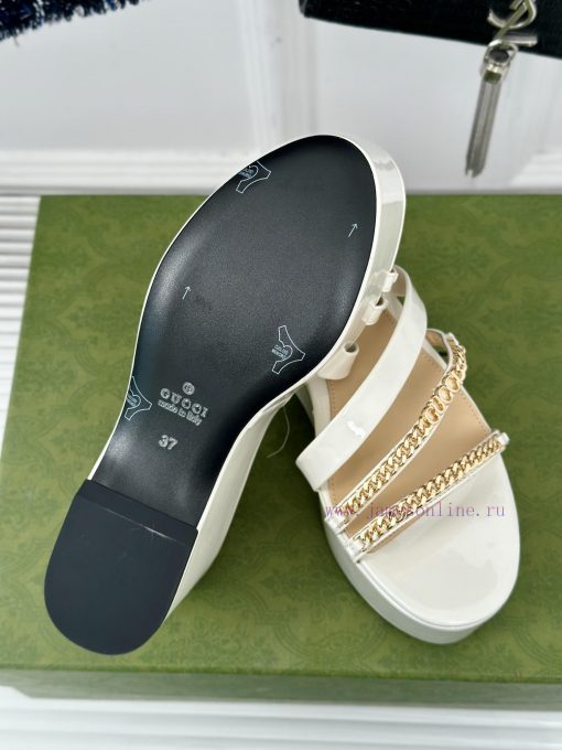 Gucci24S Spring/Summer New Product ShowThick soled chain slippersG Home is reflecting a sens0npvka2j - Image 10