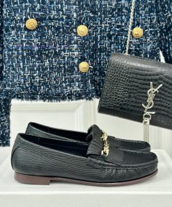 Celine/Celine Classic Four Seasons Retro loafersThis one with tassels is more playful comparx22uu89m