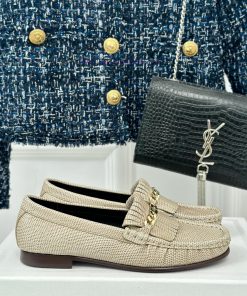 Celine/Celine Classic Four Seasons Retro loafersThis one with tassels is more playful comparvjwrt89h
