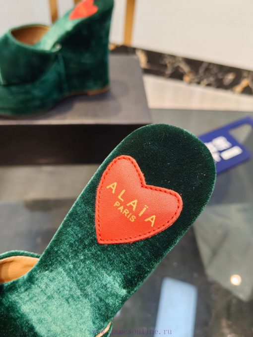 ALAIA's latest hate sky high water table slippers for 2024, with a unique heart-shaped desigledxc39o - Image 7