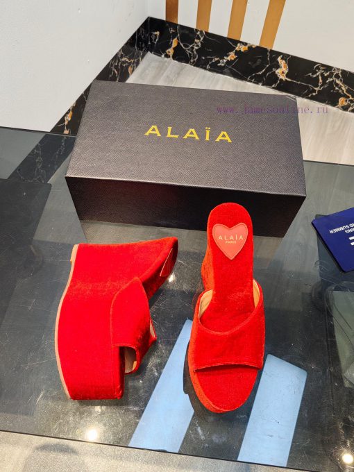 ALAIA's latest hate sky high water table slippers for 2024, with a unique heart-shaped desigoooqw299 - Image 8