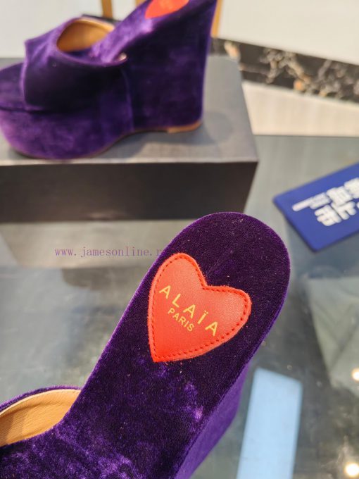 ALAIA's latest hate sky high water table slippers for 2024, with a unique heart-shaped desigup2yfr9u - Image 7