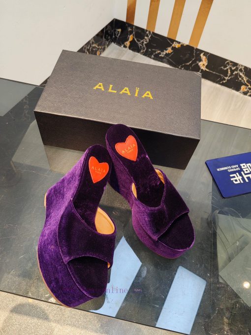 ALAIA's latest hate sky high water table slippers for 2024, with a unique heart-shaped desigup2yfr9u - Image 9