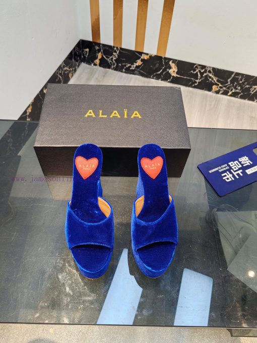 ALAIA's latest hate sky high water table slippers for 2024, with a unique heart-shaped desig2cadb9a6 - Image 2