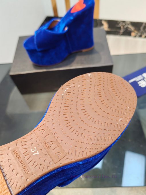 ALAIA's latest hate sky high water table slippers for 2024, with a unique heart-shaped desig2cadb9a6 - Image 6