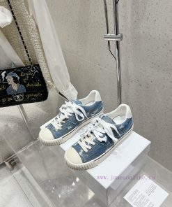 MaisonMargiela MM6, a worn-out German style training shoe, is a casual sports shoeThis Germavcr6p9st