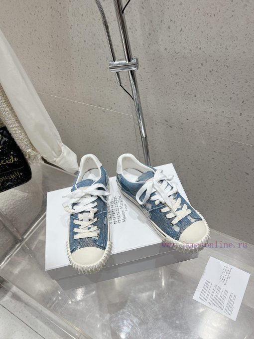 MaisonMargiela MM6, a worn-out German style training shoe, is a casual sports shoeThis Germavcr6p9st - Image 4