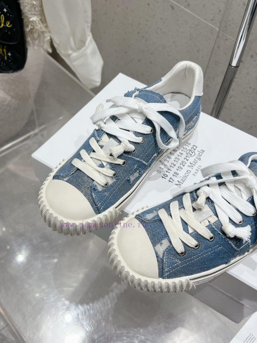 MaisonMargiela MM6, a worn-out German style training shoe, is a casual sports shoeThis Germavcr6p9st - Image 7